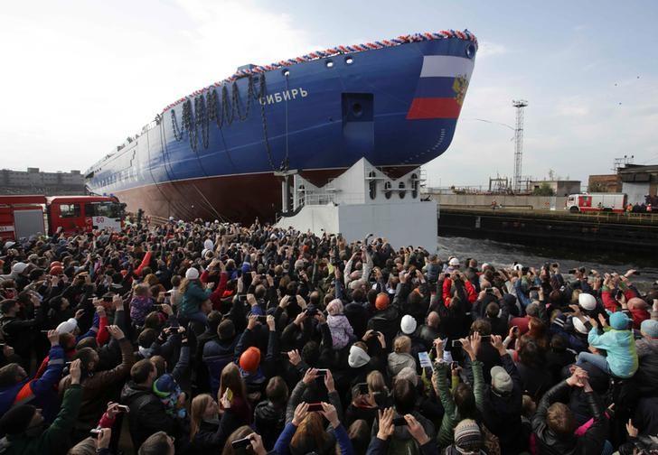 crowds gather in st petersburg for the launch of the 039 sibir 039 siberia a new russian nuclear icebreaker photo reuters