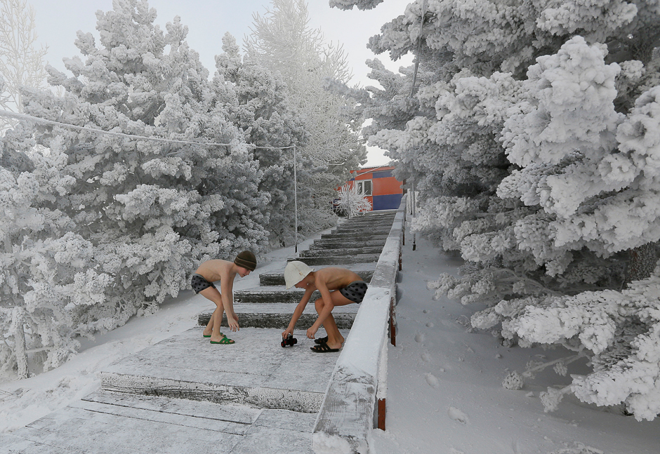 Members of the Cryophile winter swimmers club, play on a bank the Yenisei River covered in snow and hoarfrost, with the air temperature at about minus 38 degrees Celsius (minus 36.4 degrees Fahrenheit), in Krasnoyarsk, Russia. PHOTO: REUTERS
