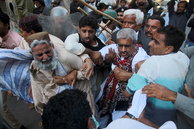 The protesters gathered outside the Karachi Press Club. PHOTO: ATHAR KHAN/EXPRESS