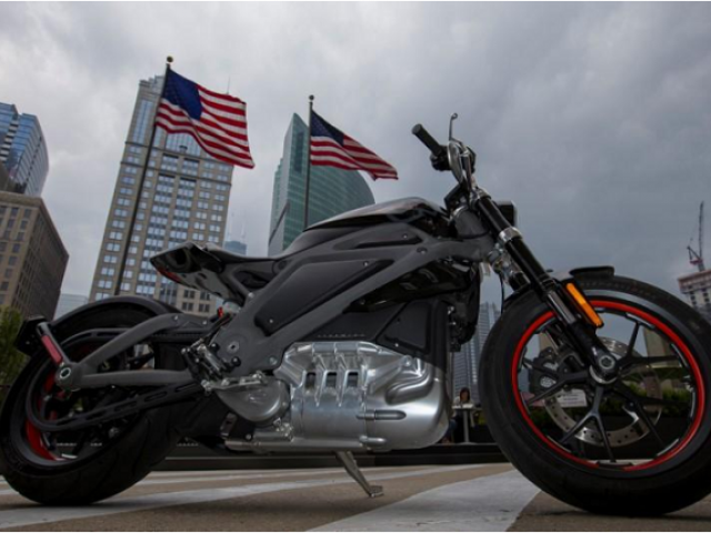 Harley Davidson's first ever electric motorcycle "Project LiveWire" is seen in Chicago, Illinois, United States, June 25, 2015. Picture taken June 25, 2015. 
PHOTO: REUTERS