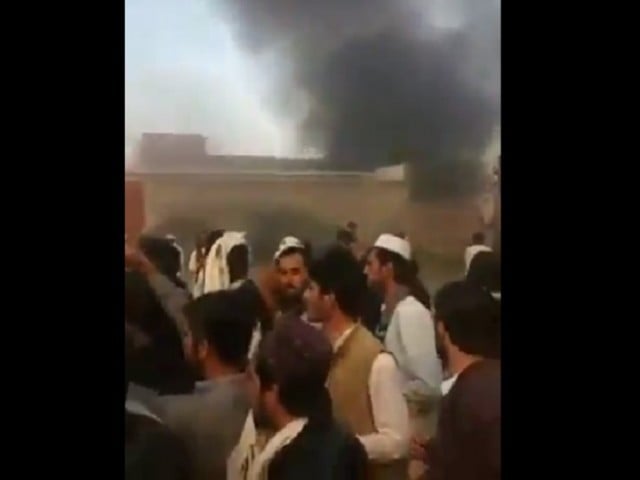 Members of Wazir tribe set ablaze offices of Aman Lashkar. SCREENGRAB