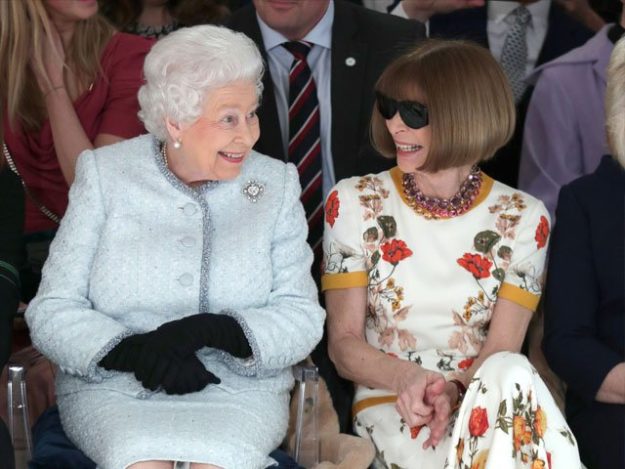  Britain's Queen Elizabeth II sits next to Vogue Editor-in-Chief Anna Wintour as they view Richard Quinn's runway show before presenting him with the inaugural Queen Elizabeth II Award for British Design as she visits London Fashion Week, in London, Britain February 20, 2018. REUTERS/Yui Mok/Pool 