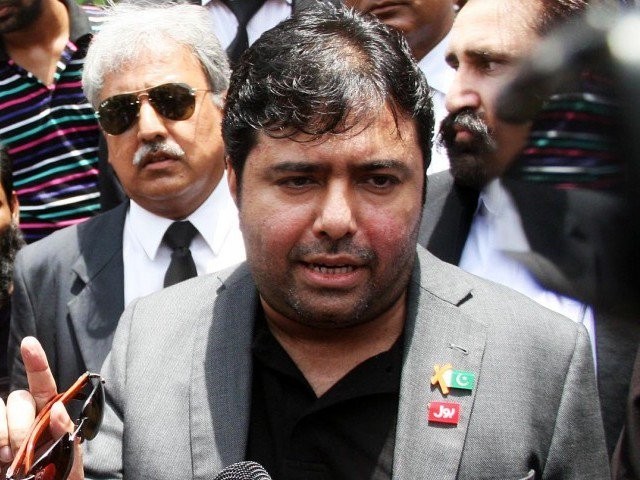 Axact CEO Shoaib Ahmed Sheikh talks to media outside the Sindh High Court on Monday, May 25, 2016. PHOTO: ONLINE