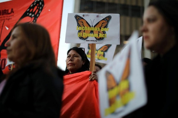 People protest for immigration reform for DACA recipients and a new Dream Act, in Los Angeles, California, U.S. January 22, 2018 PHOTO:REUTERS