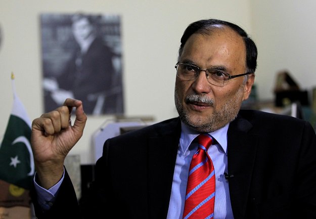 minister says pakistan will see new middle class with gdp growth photo reuters