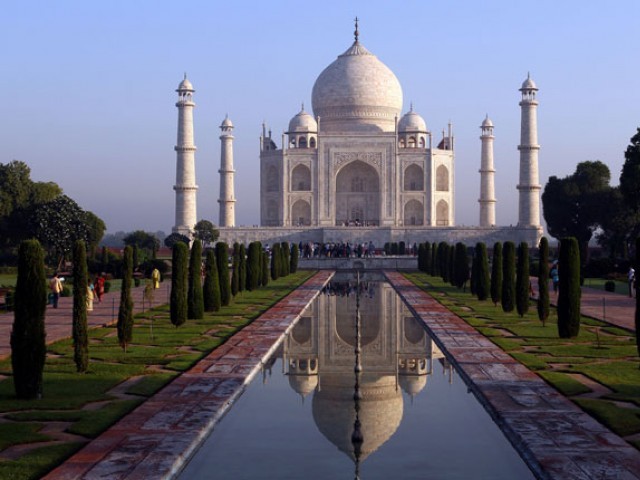 visits to taj mahal restricted to three hours per person
