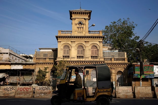 A rickshaw (tuk-tuk) moves past the Edulji Dinshaw Dispensary, built in the British colonial period, in Karachi, Pakistan, January 31, 2018. PHOTO: Reuters