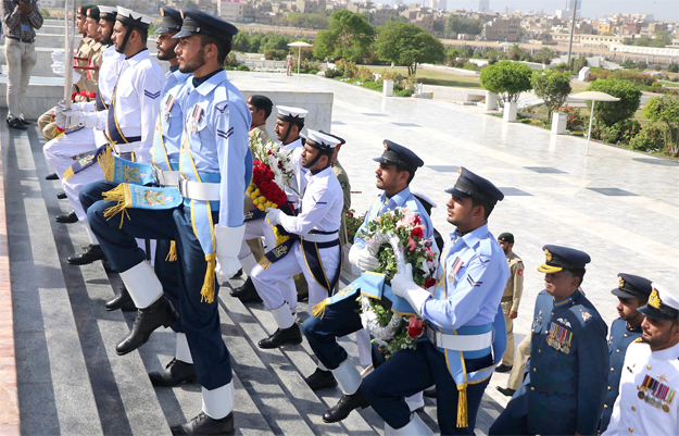 Armed forces laid floral wreath at Mazar-e-Quaid to mark Pakistan Day. PHOTO: ONLINE