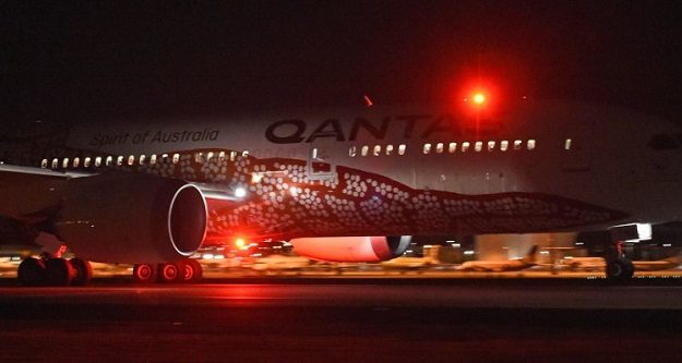 Qantas' 787 Dreamliner takes off on its inaugural flight from Perth to London on March 24, 2018. Qantas' 14,498 kilometre (9,009-mile) journey from the southwestern city to London is the world's third-longest passenger flight, the Australian carrier said, and the first ever regular service to connect the two continents directly. PHOTO: