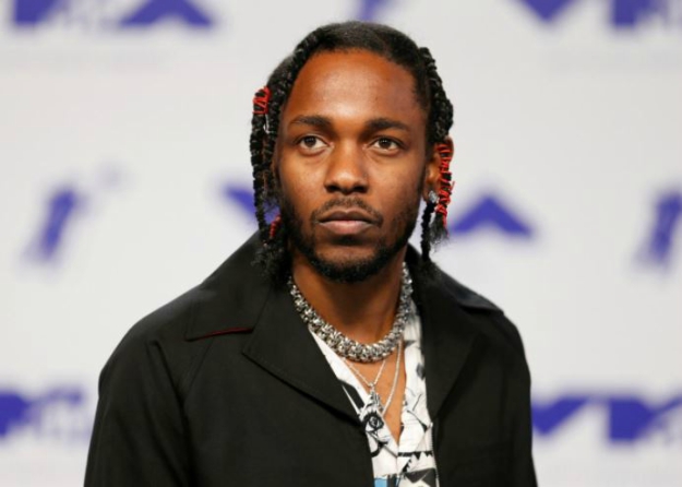 Musician Kendrick Lamar arrives at the 2017 MTV Video Music Awards in Inglewood, California, U.S., August 27, 2017. PHOTO: REUTERS