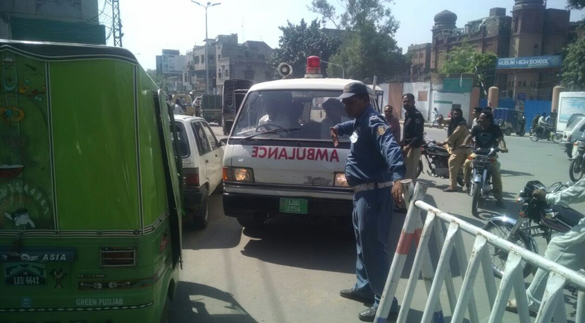 lhr_trafficpolice_ambulance_syedmusharafshah2-2-2