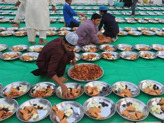 The first day of fasting in Karachi was marked by power outages. PHOTO: ATHAR KHAN/EXPRESS