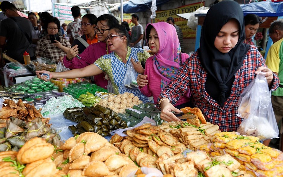 A vendor sells food for iftar on the first day of the holy fasting month of Ramadan at a traditional food market in Jakarta, Indonesia. PHOTO: REUTERS