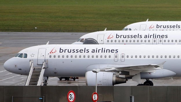 FILE PHOTO: Brussels Airlines aircraft are seen on the tarmac at Zaventem international airport near Brussels, November 19, 2013. REUTERS/Francois Lenoir/File Photo