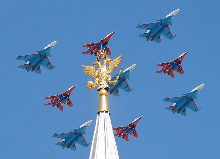  Russian army MiG-29 jet fighters of the Strizhi (Swifts) and Su-30 jet fighters of the Russkiye Vityazi (Russian Knights) aerobatic teams fly in formation. PHOTO: REUTERS