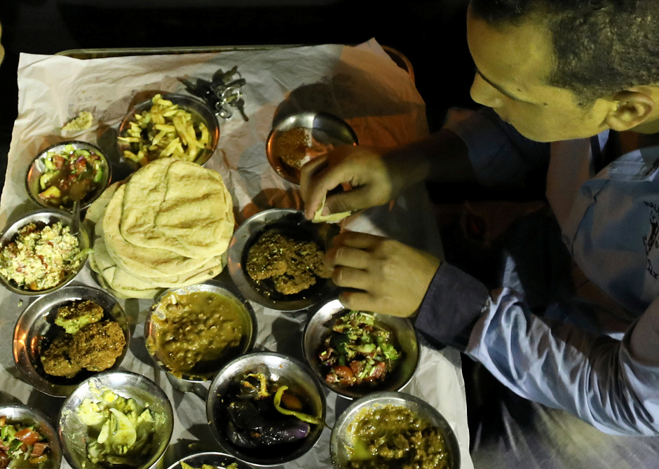 A man eats his sehri meal in Cairo, Egypt, PHOTO: REUTERS