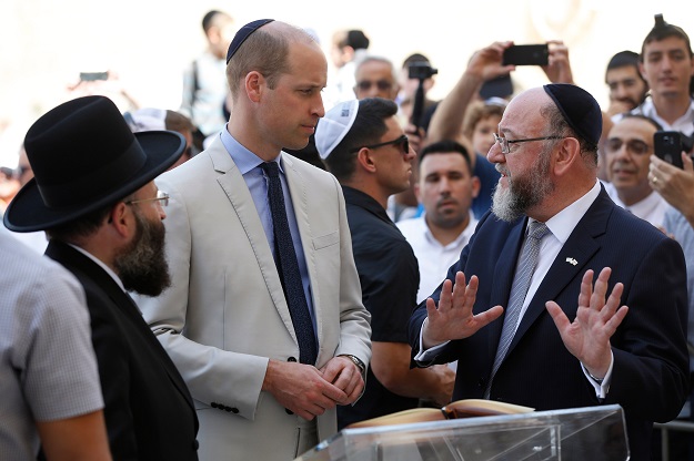 Britain's Prince William (C), British chief Rabbi Ephraim Mirvis (R) and Western Wall chief Rabbi Shmuel Rabinovitch (L) talk during a visit to the Western Wall, the holiest site where Jews can pray, in Jerusalem's Old City on June 28, 2018. The Duke of Cambridge is the first member of the royal family to make an official visit to the Jewish state and the Palestinian territories. PHOTO: AFP