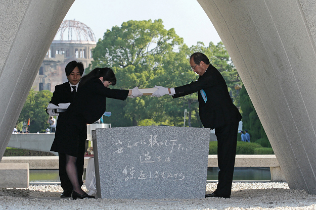 Hiroshima Mayor Kazumi Matsui offers a new list of A-bomb dead, including individuals who died since last year's anniversary from the side effects of radiation. PHOTO:AFP