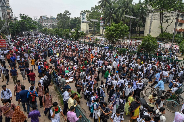 Bangladeshi students block a road during a student protest in Dhaka on August 4, 2018. PHOTO: AFP