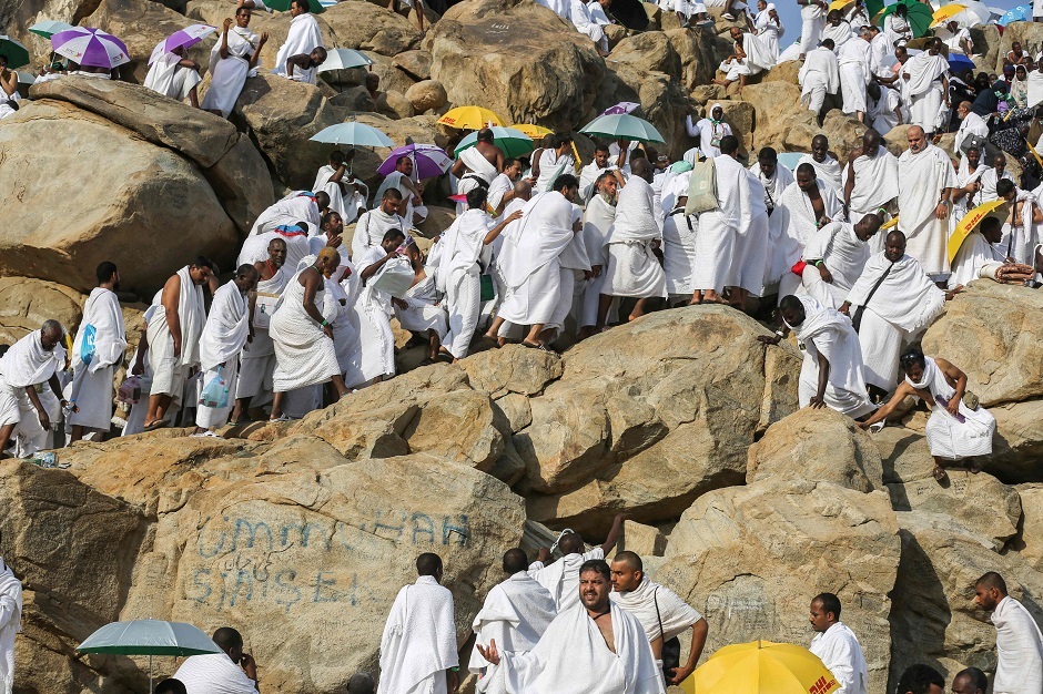 Pilgrims gather on Mount Arafat during Hajj on August 20, 2018. PHOTO:AFP
