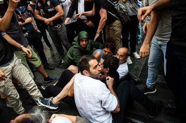 Turkish riot police detains protesters of Saturday mothers group demonstration on August 25, 2018 in Istanbul. PHOTO: AFP