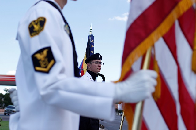 Aaron Cartland, 17, stands representing the POW Honor Guard outside of A.L. Moore-Grimshaw Mortuary in north Phoenix, guarding the body of the late U.S. Senator John McCain in Phoenix, Arizona, U.S. August 26. PHOTO: REUTERS