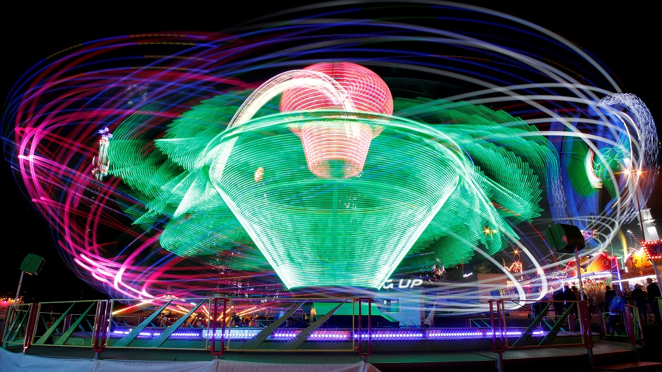  A long exposure shows carousels at the traditional Knabenschiessen public festival in Zurich, Switzerland September 9, 2018. PHOTO: REUTERS