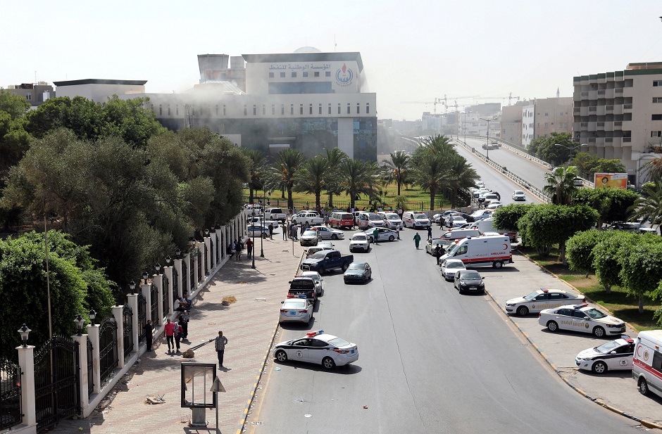 Ambulances and security vehicles are seen near the headquarters of Libyan state oil firm National Oil Corporation (NOC) after three masked persons attacked it in Tripoli, Libya September 10, 2018. PHOTO: REUTERS