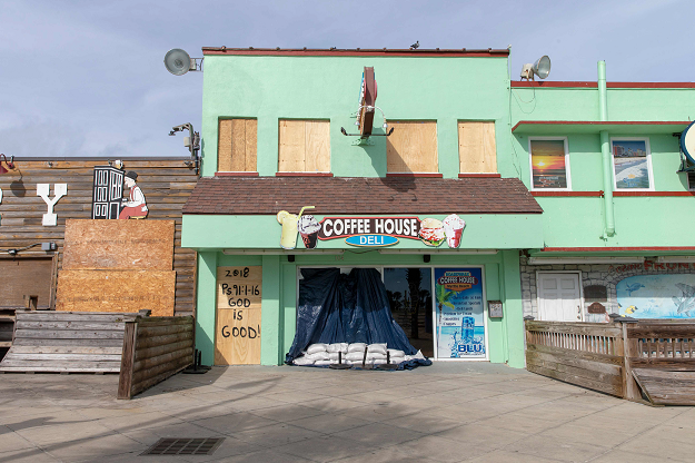 A shuttered coffee house is seen on the Myrtle Beach Board Walk in Myrtle Beach, South Carolina. PHOTO:AFP