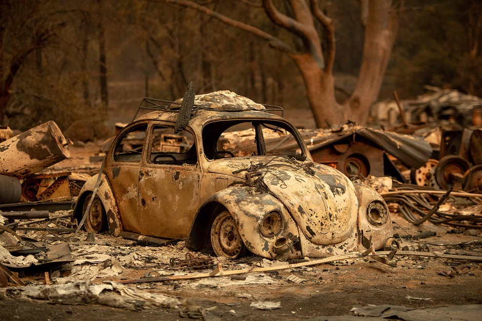 7.A burned out vehicle rests after the Delta Fire tore through a neighborhood in Lamoine, California in the Shasta Trinity National Forest on September 6, 2018. PHOTO: AFP