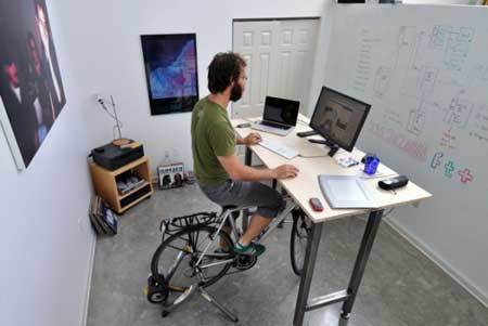 PHOTO: Bicycle Desk