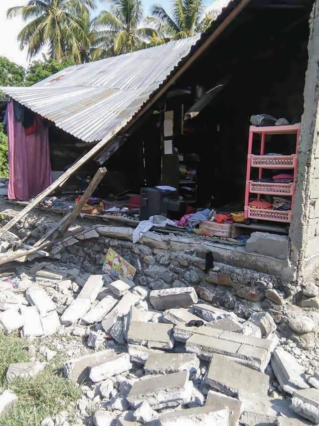 This handout photograph taken and released on September 28, 2018 by Indonesia's National Agency for Disaster Management (BNPB) shows a collapsed house following an earthquake in Donggala, Central Sulawesi. PHOTO: AFP