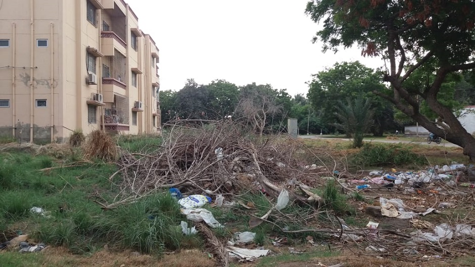 Garbage dump inside residence area of KU. PHOTO: SAFDAR RIZVI/EXPRESS