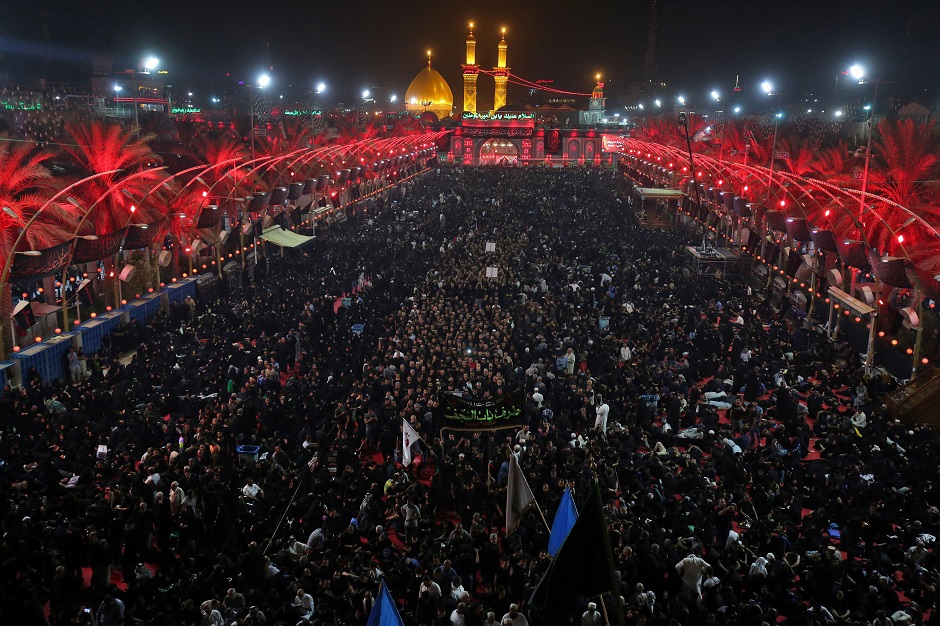 Shia pilgrims gather at the Imam Hussain shrine in Karbala, Iraq on the eve of Ashura, September 19, 2018. PHOTO:AFP