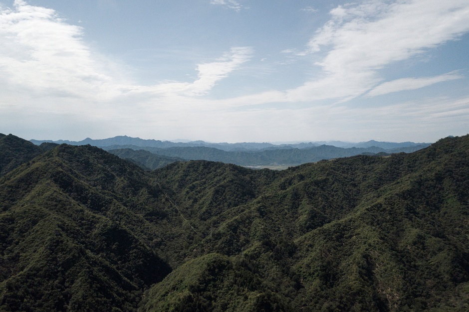 The mountains where Liyuan Library is located are seen on the outskirts of Beijing, China on September 15, 2018. PHOTO:AFP