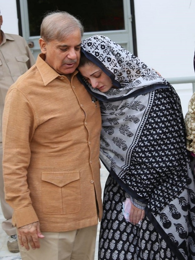 Shehbaz Sharif condoles grief-stricken niece Maryam Nawaz PHOTO: EXPRESS