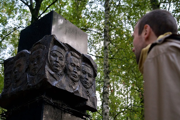 A photo taken on September 28 shows a monument for the killed by Stalin's regime people from Yakutia region in Russia at the forested area near Moscow known as Kommunarka where historians belive Stalin's NKVD secret police killed and buried more than 6000 people in 1937-41. PHOTO:AFP
