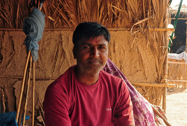 Nar Singh, a Hindu migrant from Pakistan, poses as he sits at a shelter on the outskirts of Jodhpur, in the desert state of Rajasthan, India, October 30, 2018. Picture taken October 30, 2018. PHOTO: REUTERS