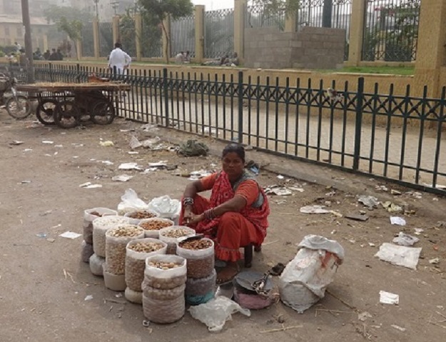 A hindu women street vendor sits in front of Jahangir Park after being evicted from Empress Market. PHOTO: COURTESY URBAN RESOURCE CENTER