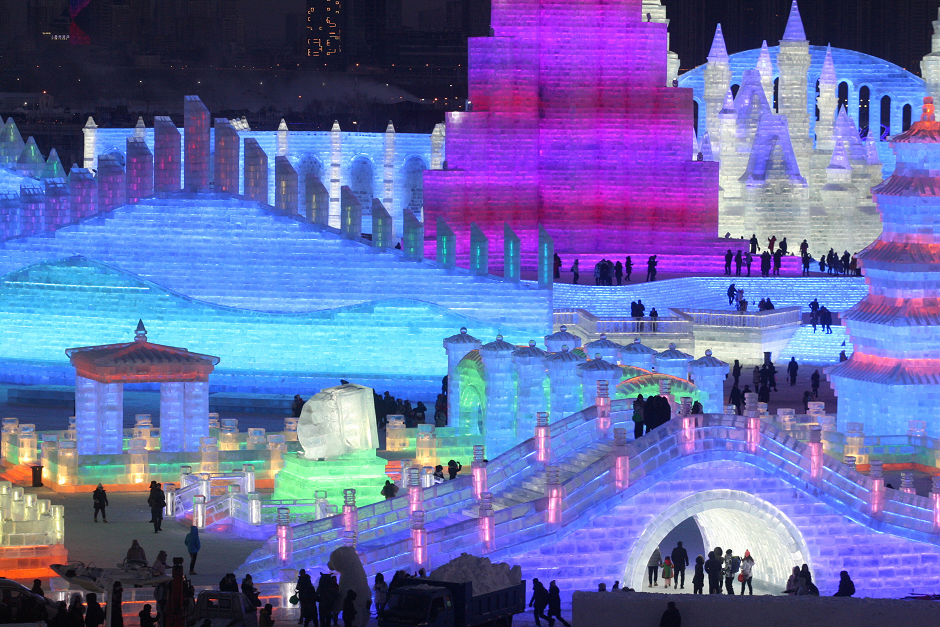 People visit illuminated ice sculptures at the Ice and Snow World park ahead of the Harbin International Ice and Snow Sculpture Festival, in Harbin, Heilongjiang province, China December 23, 2018. PHOTO: REUTERS