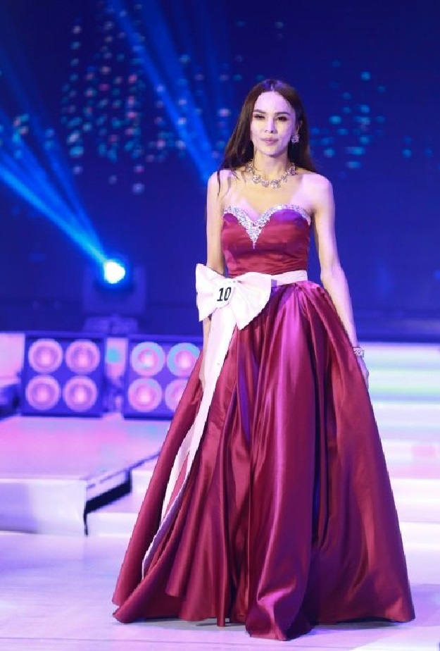 Transgender beauty queen breaks barriers in Mongolia