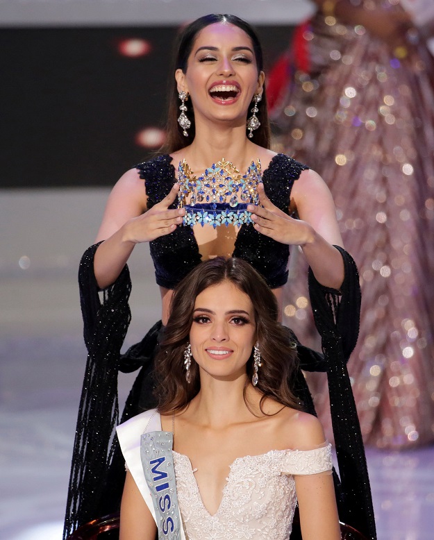 2.Miss Mexico Vanessa Ponce de Leon, 26, is crowned by former Miss World 2017 India's Manushi Chhillar as she wins the Miss World 2018 title in Sanya PHOTO: REUTERS