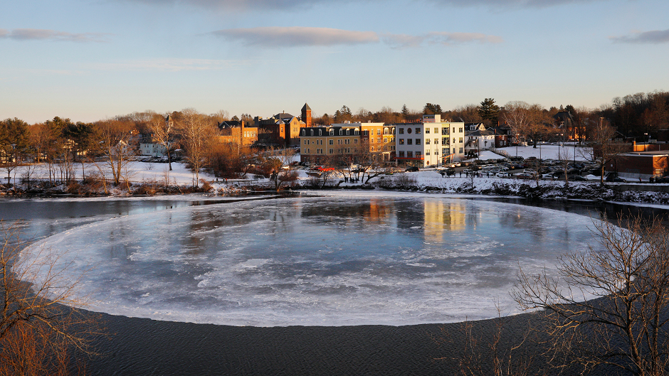 A large, circular ice floe spins slowly in the Presumpscot River in Westbrook, Maine, US, January 16, 2019. PHOTO: REUTERS