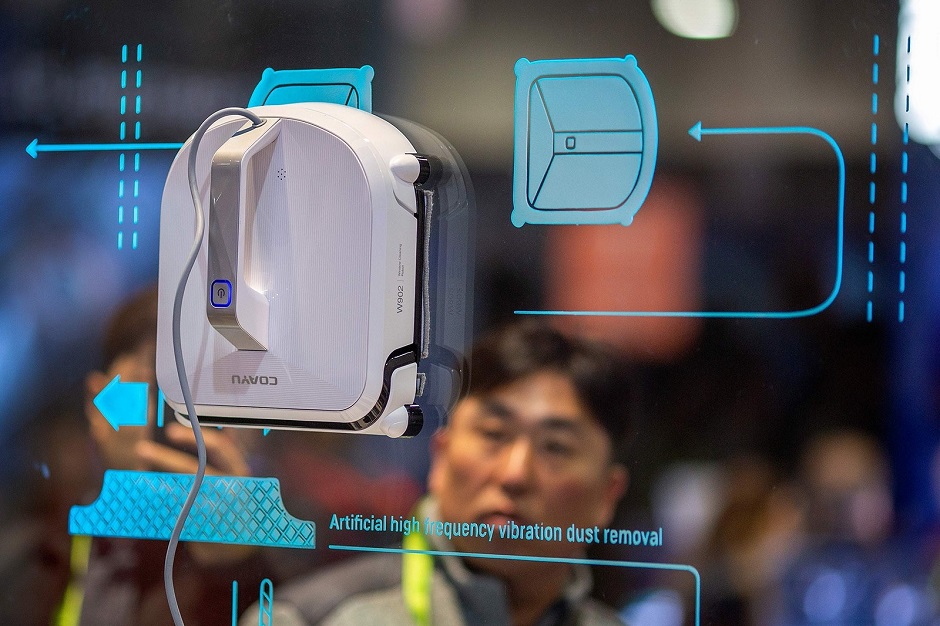 A man watches a Coayu W902 window cleaning robot at CES International in Las Vegas. PHOTO: AFP