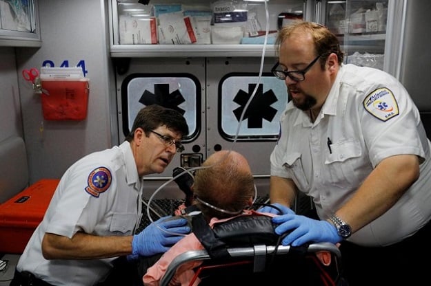 Cataldo Ambulance medics John Gardner (L) and David Farmer care for a man in his 40's who was found unresponsive after overdosing on an opioid in the Boston suburb of Salem, Massachusetts, US August 9, 2017. PHOTO: REUTERS