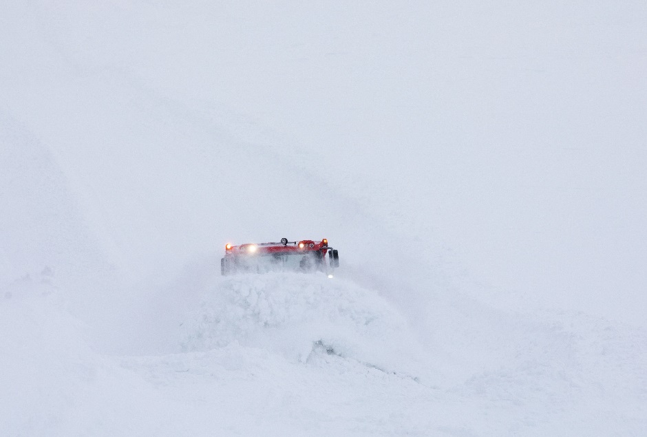 A snowcat drives through the snow at the valley station of the Hochkar cable car at 1380 m altitude in Hochkar, Lower Austria. PHOTO: AFP