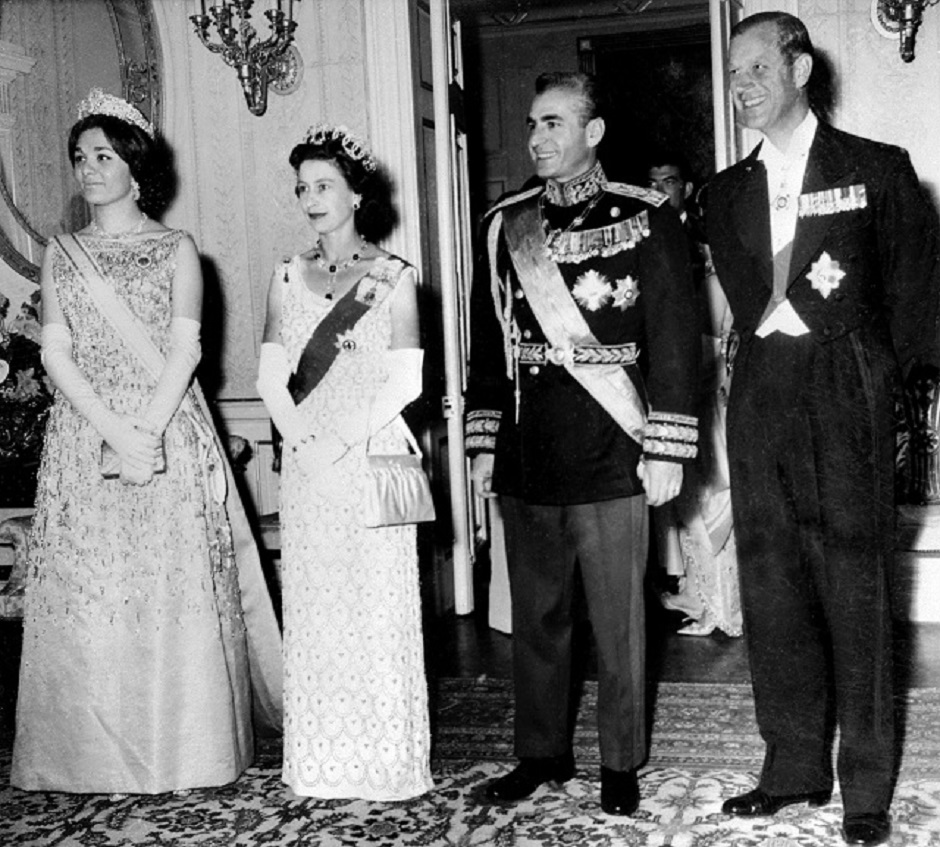 On March 2, 1961, Britain's Queen Elizabeth II and her husband Prince Philip pose with Iran Shah Mohammad Reza Pahlavi and his wife Farah Pahlavi during their state visit to Tehran. Photo: AFP