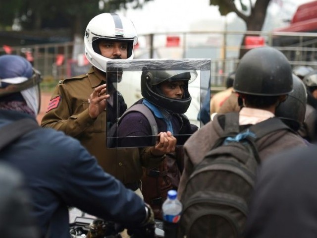 Delhi policeman holds up mirror to motorbike law-breakers