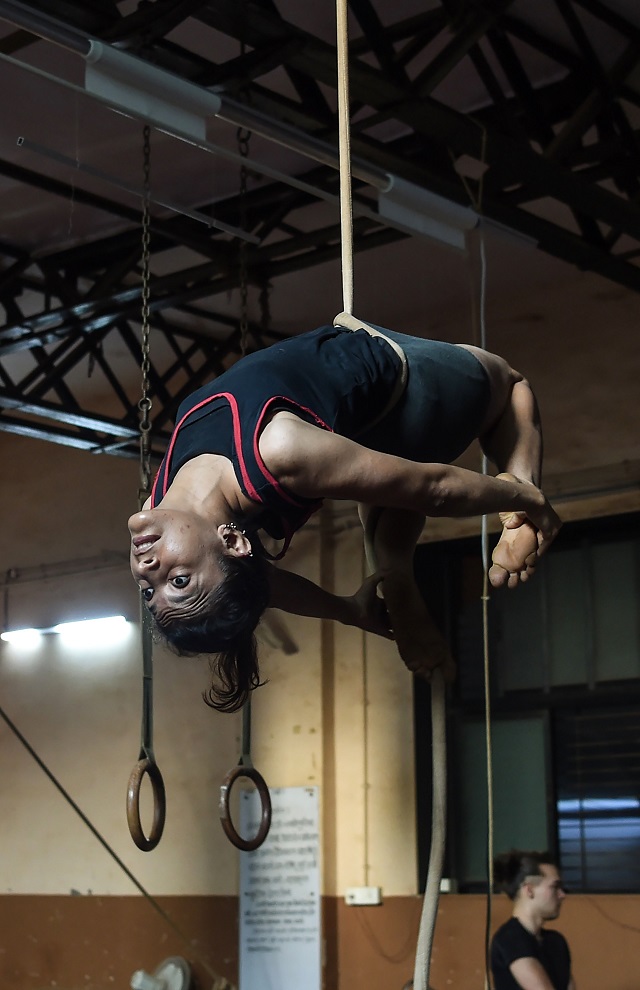 In this photo taken on February 15, 2019, a young Indian gymnast performs a rope version of the Indian ancient sport Mallakhamb at the Shree Samartha Vyayam Mandir in Mumbai. - Some 100 competitors from 15 different countries take part in the Mallakhamb World Championships in India's financial capital of Mumbai on February 16 and 17. Mallakhamb is a gymnastics-like discipline that originated in western India in the 12th century and is often described as 