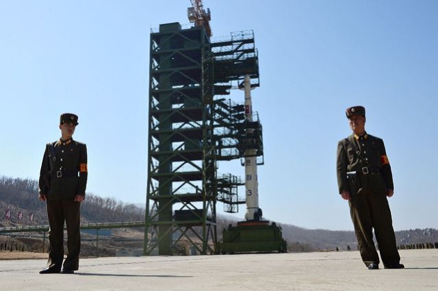 soldiers stand guard in front of the unha 3 rocket at north korea 039 s sohae satellite launch station in 2012 photo afp